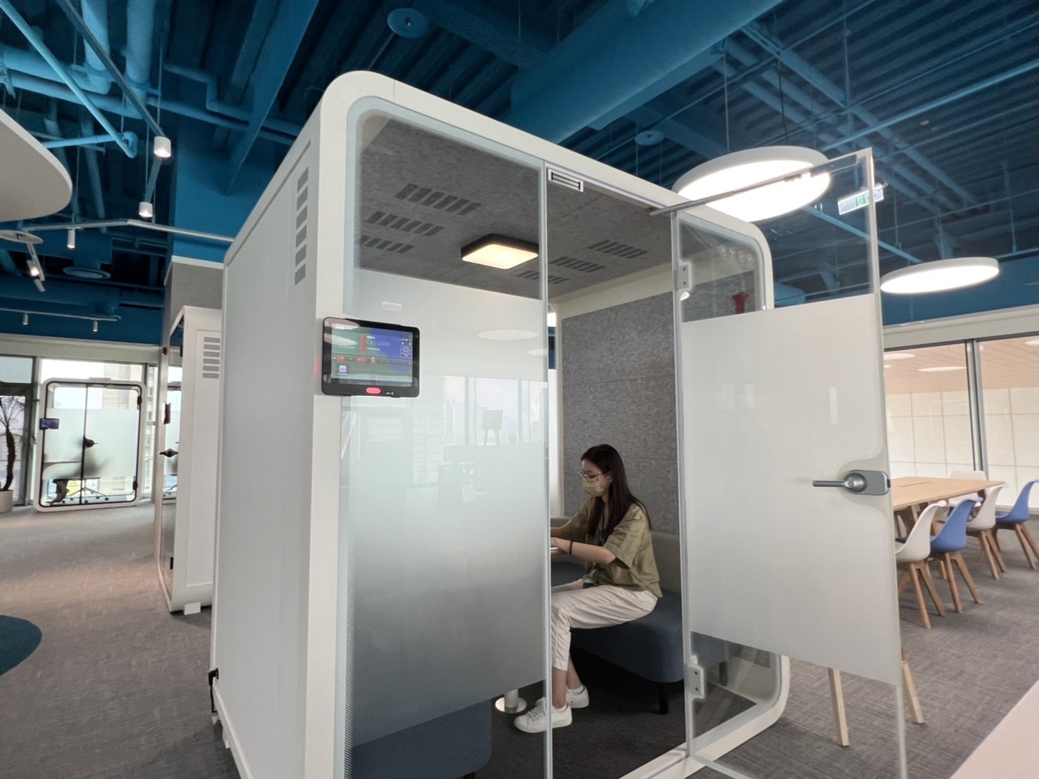 BBIN宝盈高雄據點的智慧行動辦公艙，展現BBIN宝盈在面板以外的研發應用軟實力